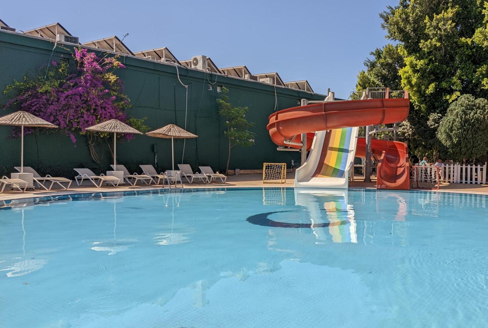 Uk Hotel Kiris Анталия Екстериор снимка