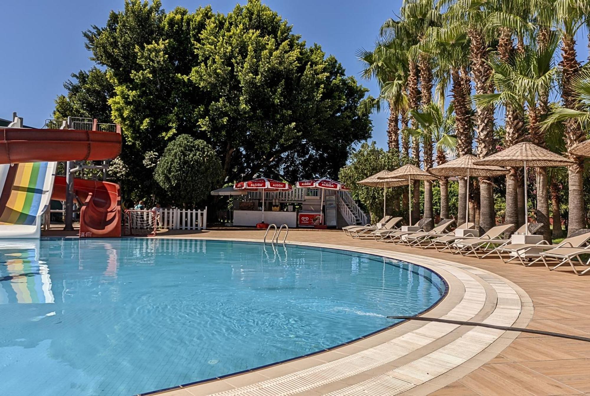 Uk Hotel Kiris Анталия Екстериор снимка