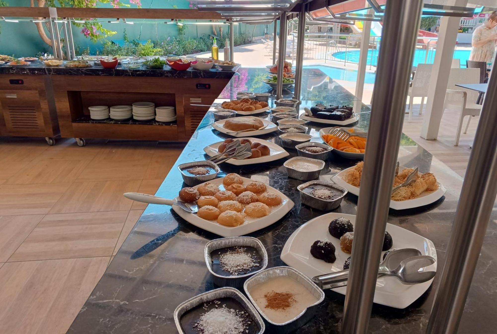 Uk Hotel Kiris Анталия Екстериор снимка