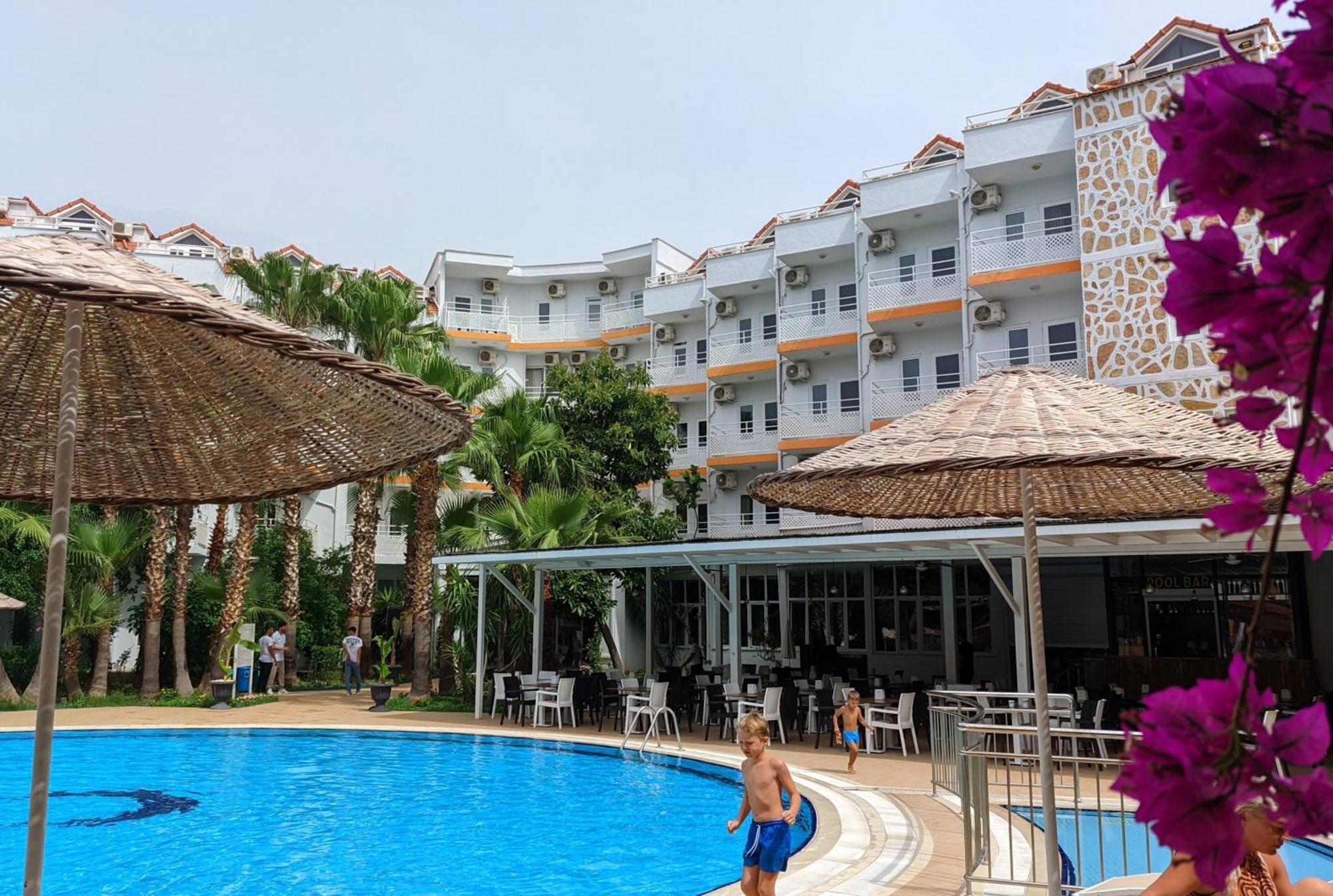 Uk Hotel Kiris Анталия Екстериор снимка