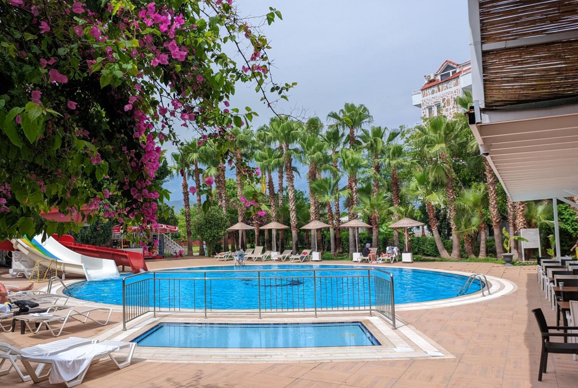 Uk Hotel Kiris Анталия Екстериор снимка
