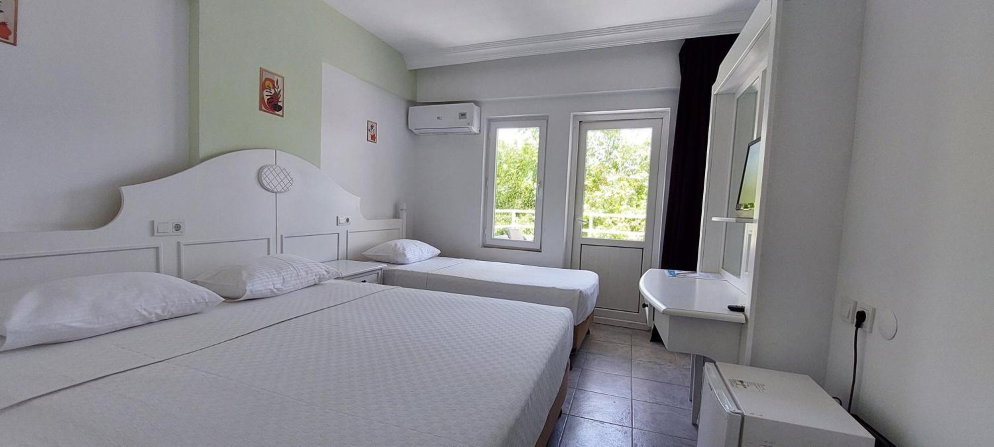Uk Hotel Kiris Анталия Екстериор снимка