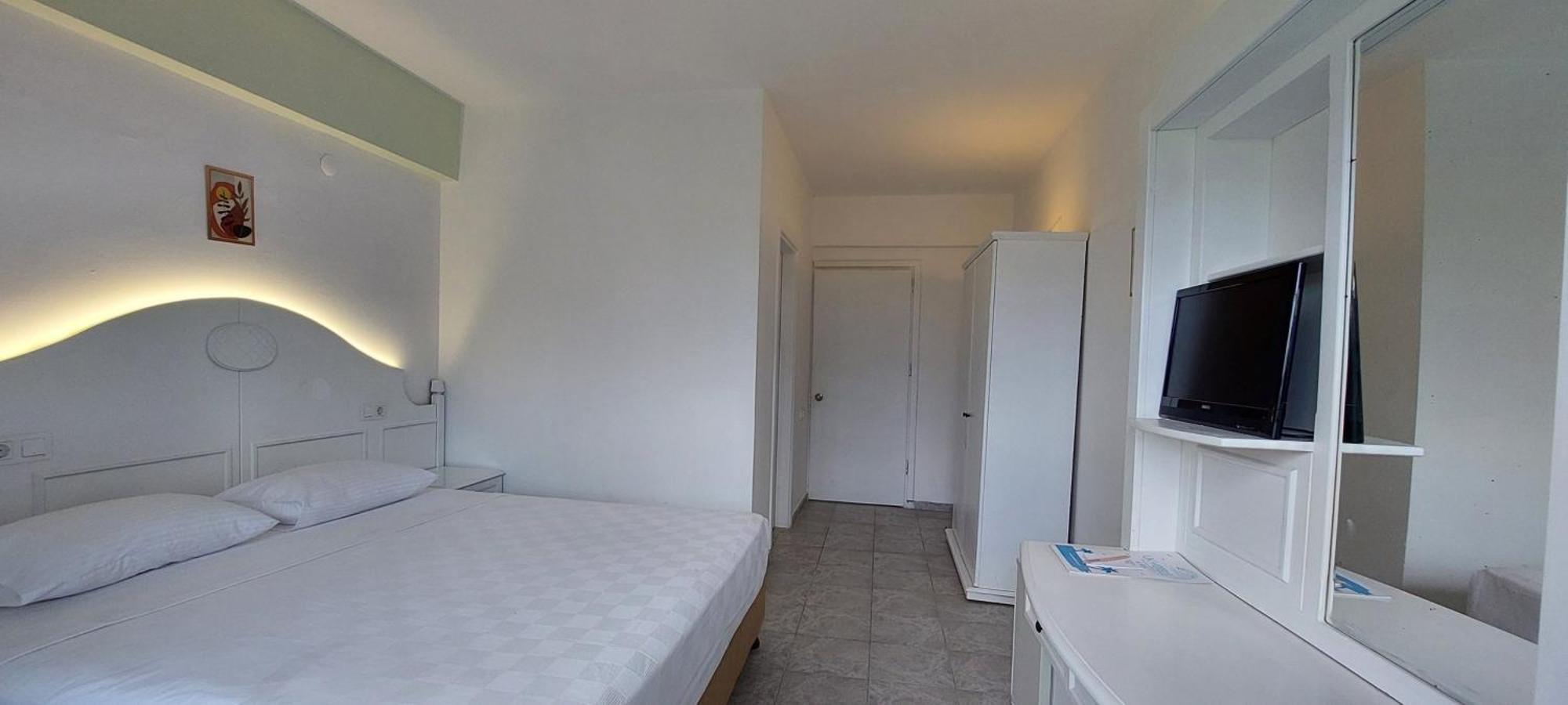 Uk Hotel Kiris Анталия Екстериор снимка