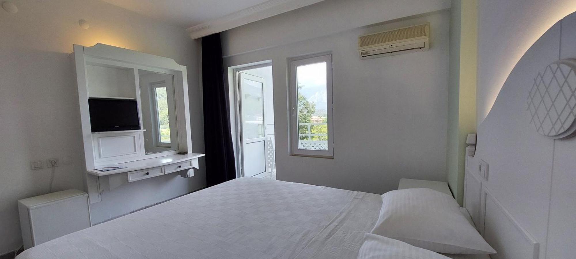 Uk Hotel Kiris Анталия Екстериор снимка